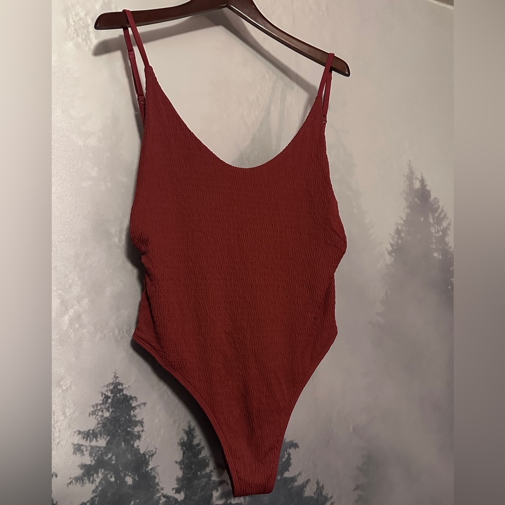Stylish Women's Swimwear Set - Black, Red, and Blue Patterned - Picture 4 of 14